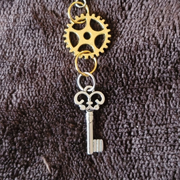A Set of Keys Earrings Pair - Picture 8 of 10
